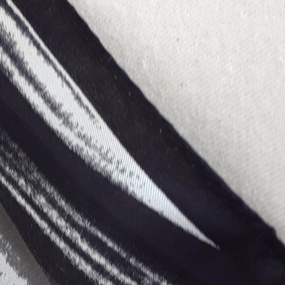 Brand New100% Silk Jones New York Scarf - Picture 7 of 7